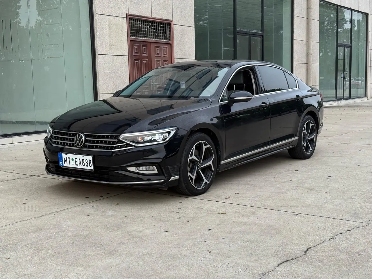 打开图片灯箱:Volkswagen 2023 Magotan 2.0TSI 330TSI 2 million Commemorative Edition Leading Automatic Gear
