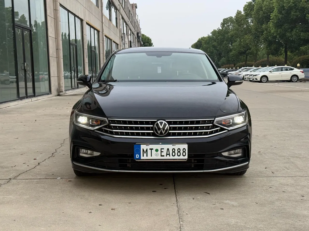 Volkswagen 2023 Magotan 2.0TSI 330TSI 2 million Commemorative Edition Leading Automatic Gear 2