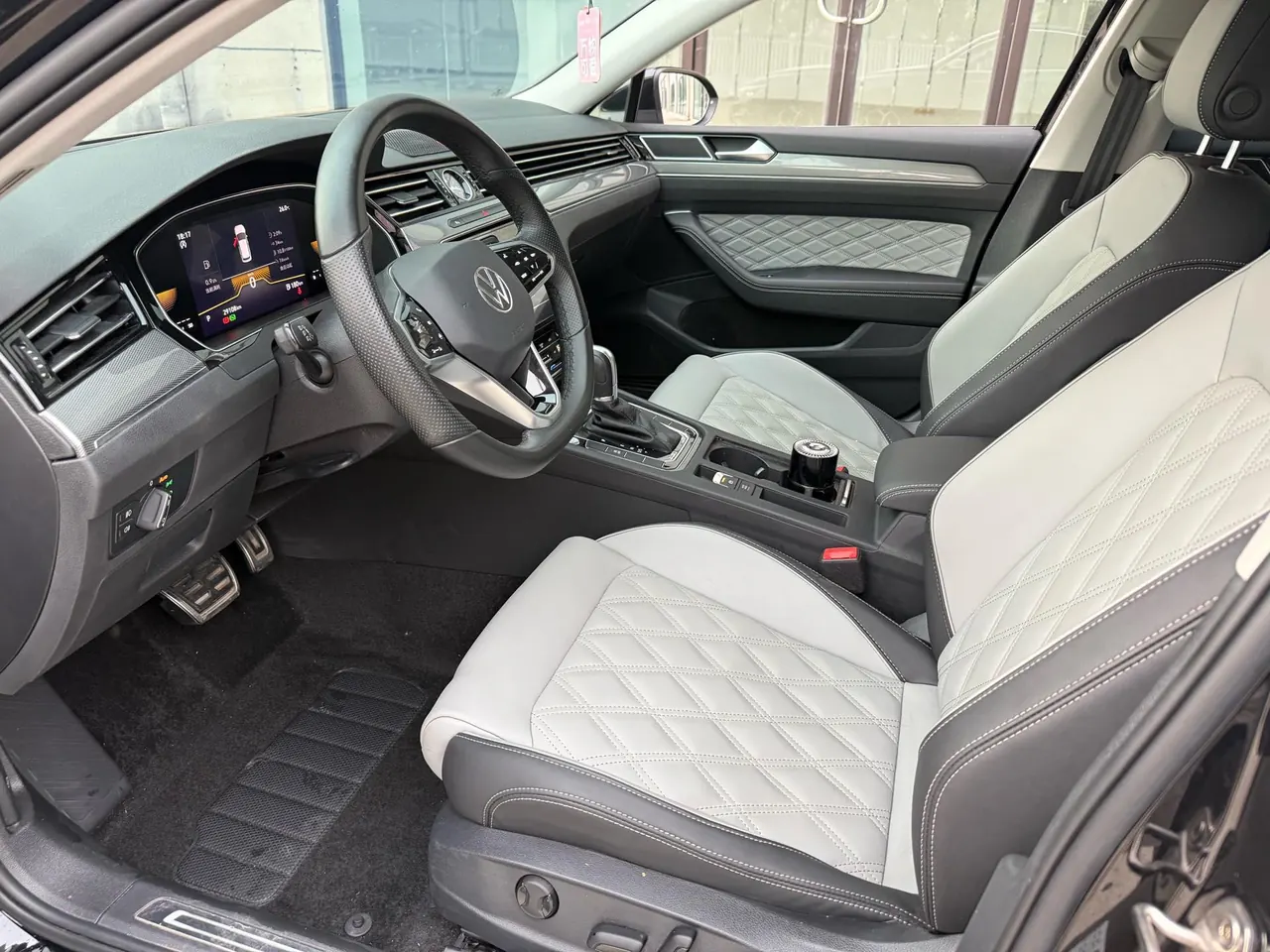 Volkswagen 2023 Magotan 2.0TSI 330TSI 2 million Commemorative Edition Leading Automatic Gear 4
