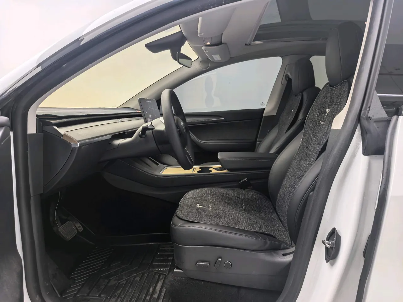 Tesla 2021 Model Y Standard Endurance Rear Drive Automatic Gear 3