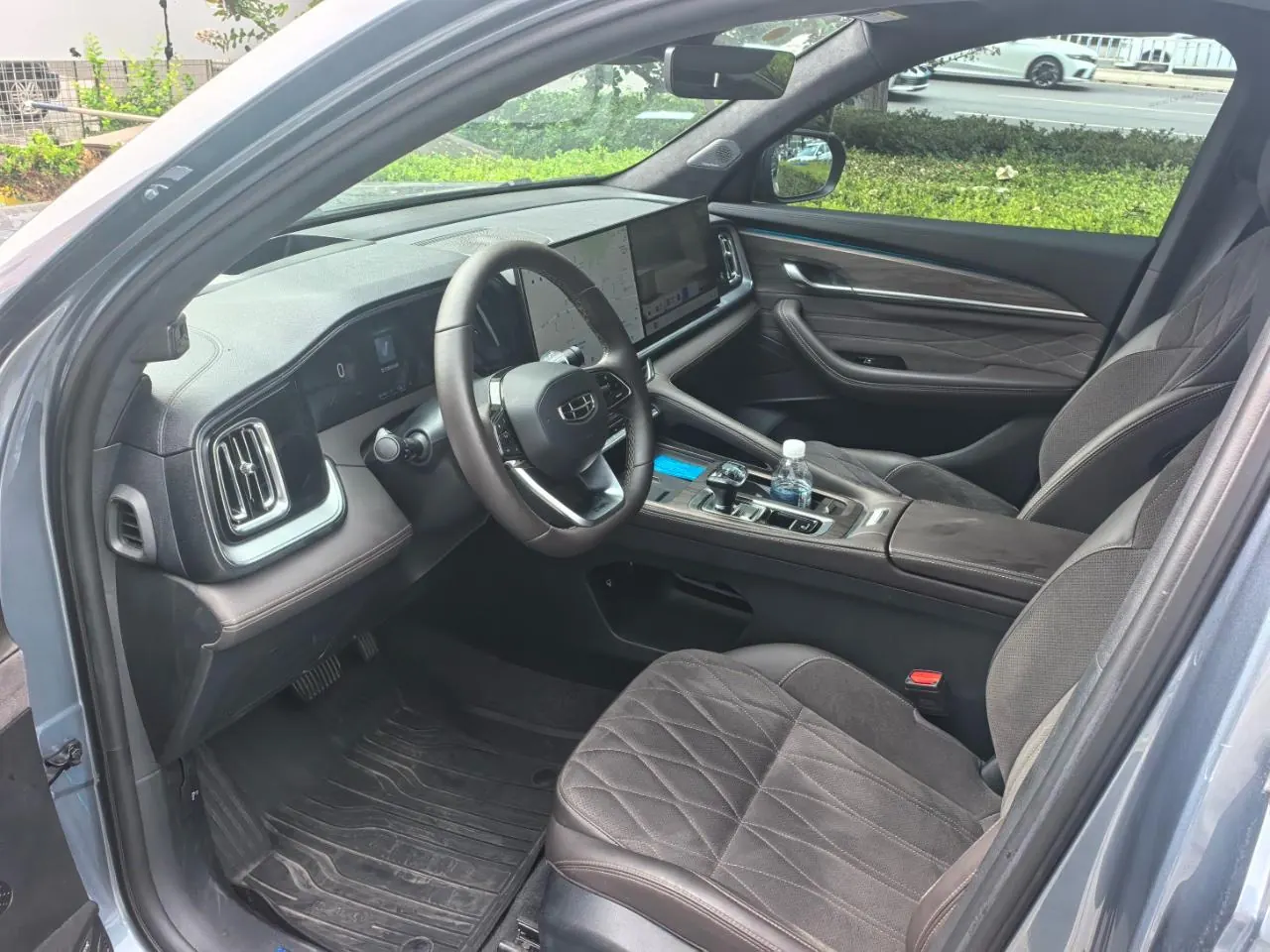 Geely 2026 XingyueL (Monjaro) 2.0TD Oriental Obsidian full moon version automatic gear 3