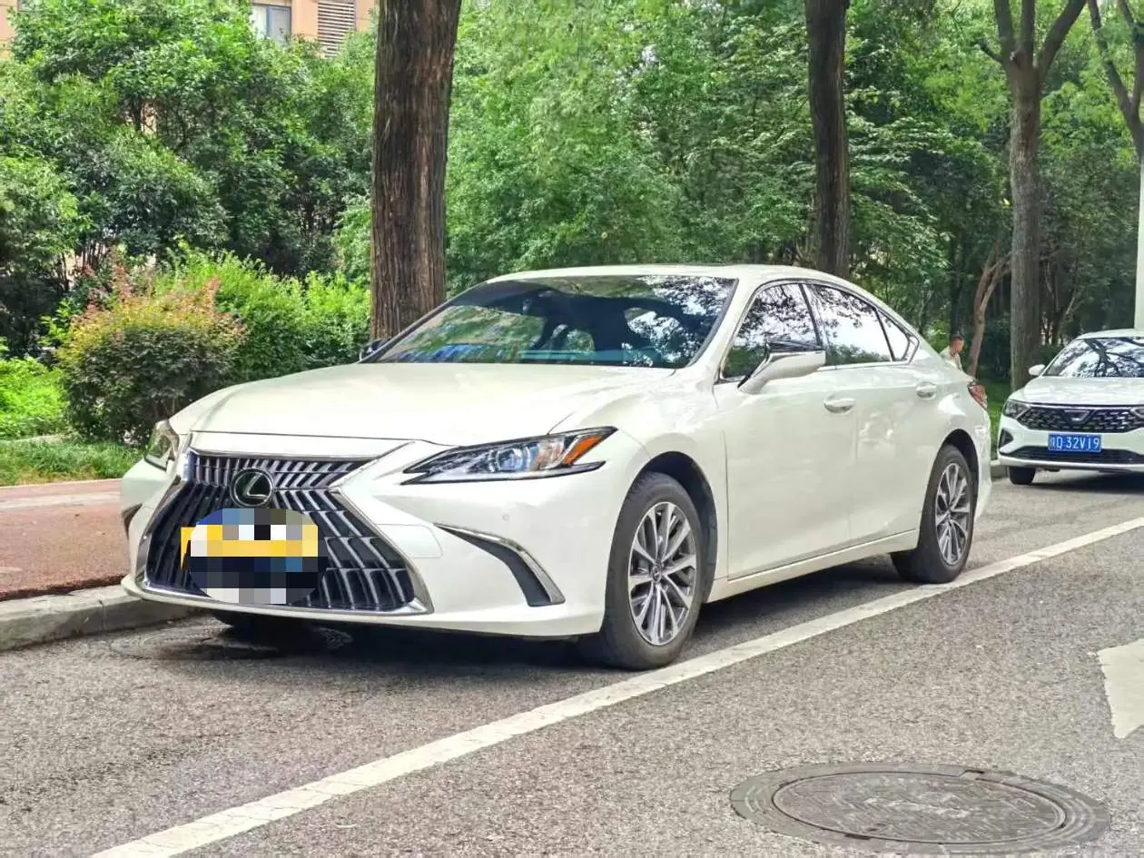 打开图片灯箱:Lexus ES (Imported) 2023 ES200 2.0 Stepless Premium Edition Automatic Gear
