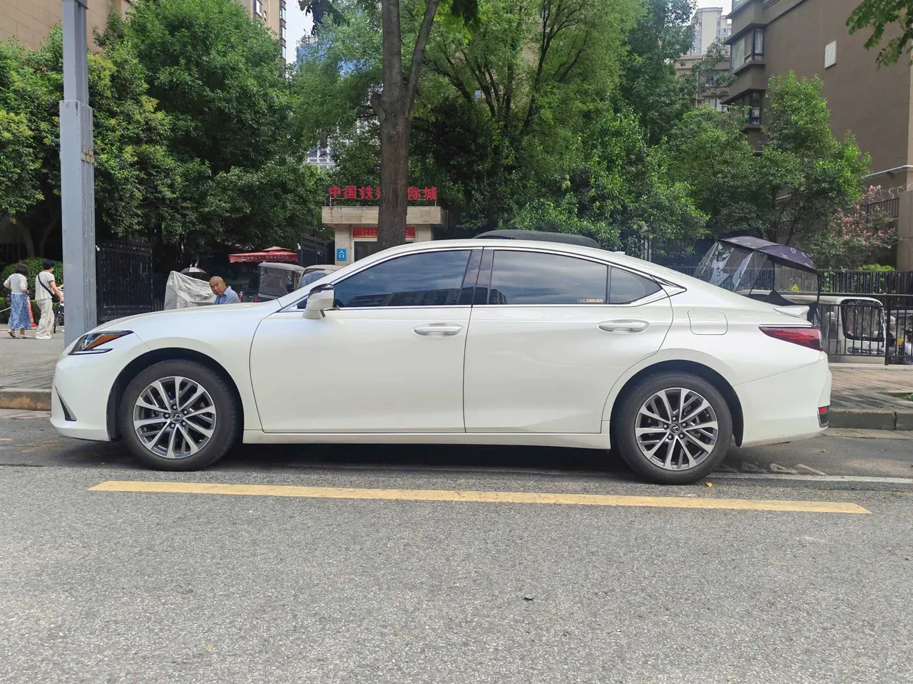 Lexus ES (Imported) 2023 ES200 2.0 Stepless Premium Edition Automatic Gear 2