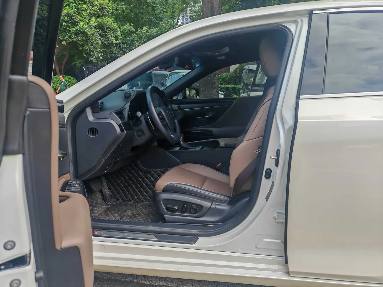 Lexus ES (Imported) 2023 ES200 2.0 Stepless Premium Edition Automatic Gear 4