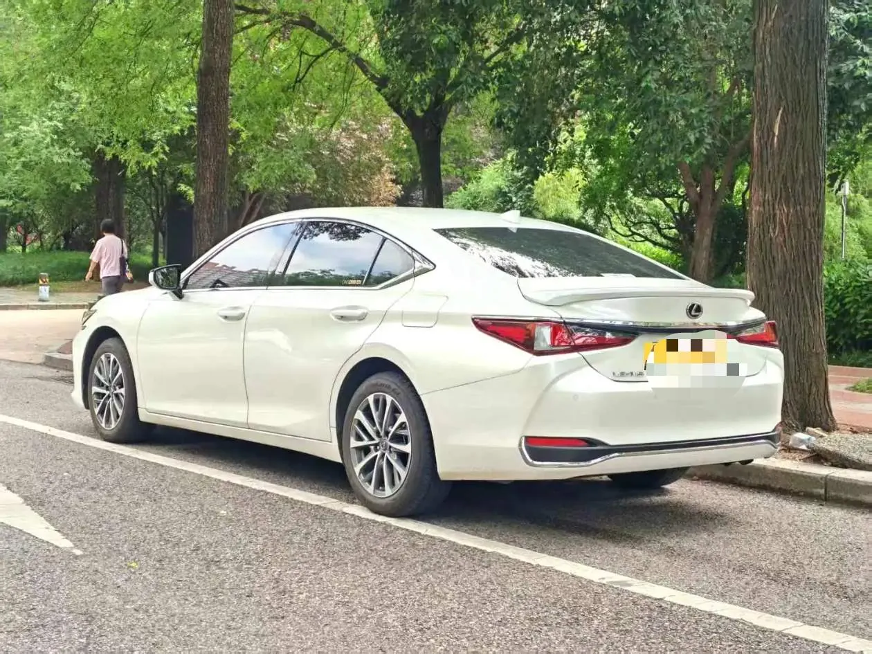Lexus ES (Imported) 2023 ES200 2.0 Stepless Premium Edition Automatic Gear 5