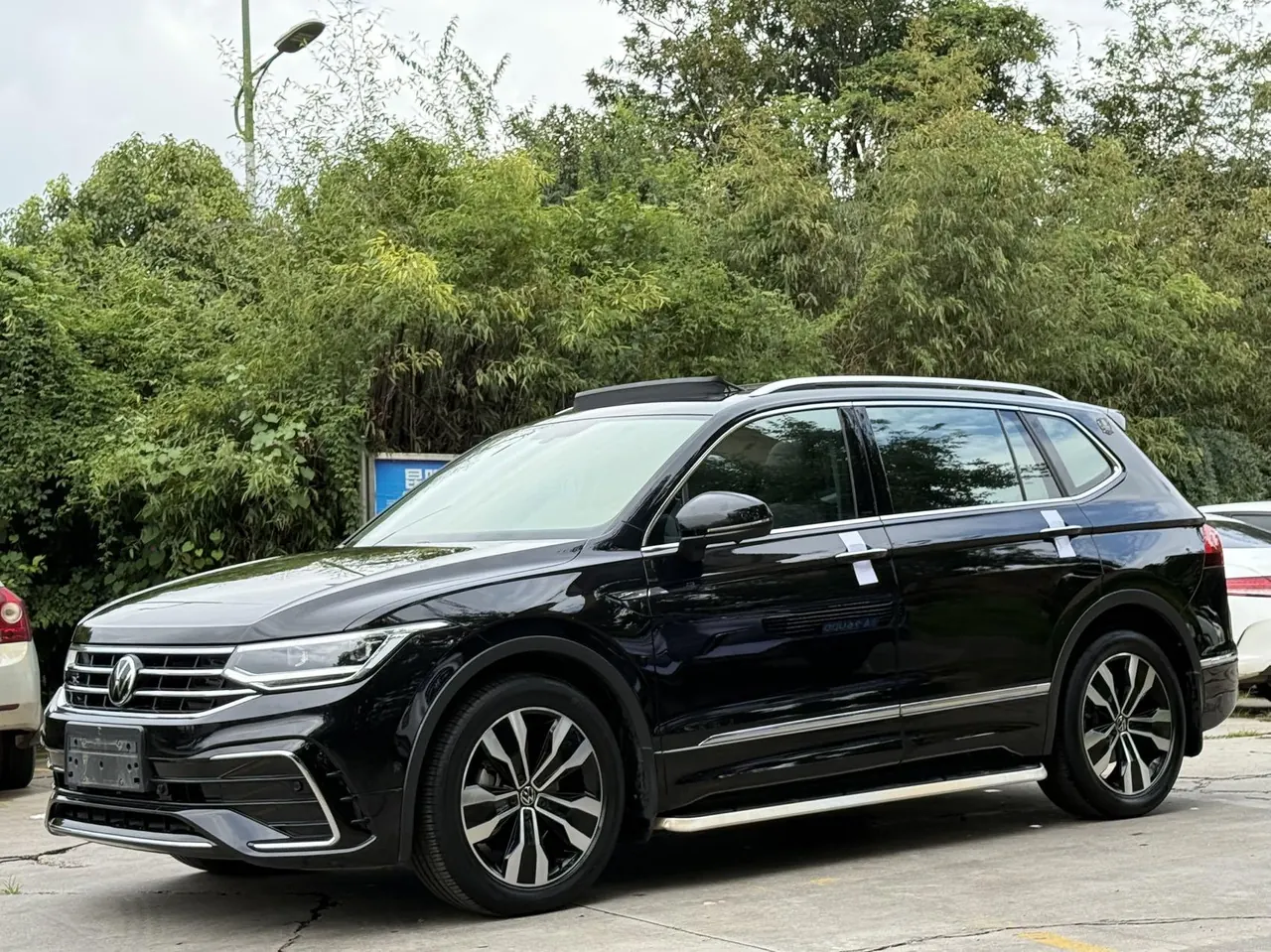 Open image lightbox: Volkswagen 2023 Tiguan L R-Line 2.0TSI 330TSI Two-Drive R-Line Yuexiang Edition (Revised) Automatic Gear