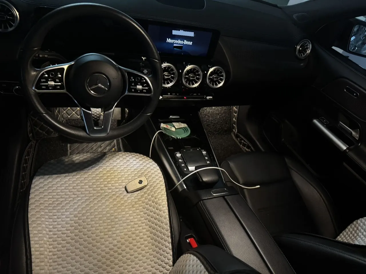 Mercedes Benz 2022 GLA 220 4MATIC 2.0T automatic gear 5