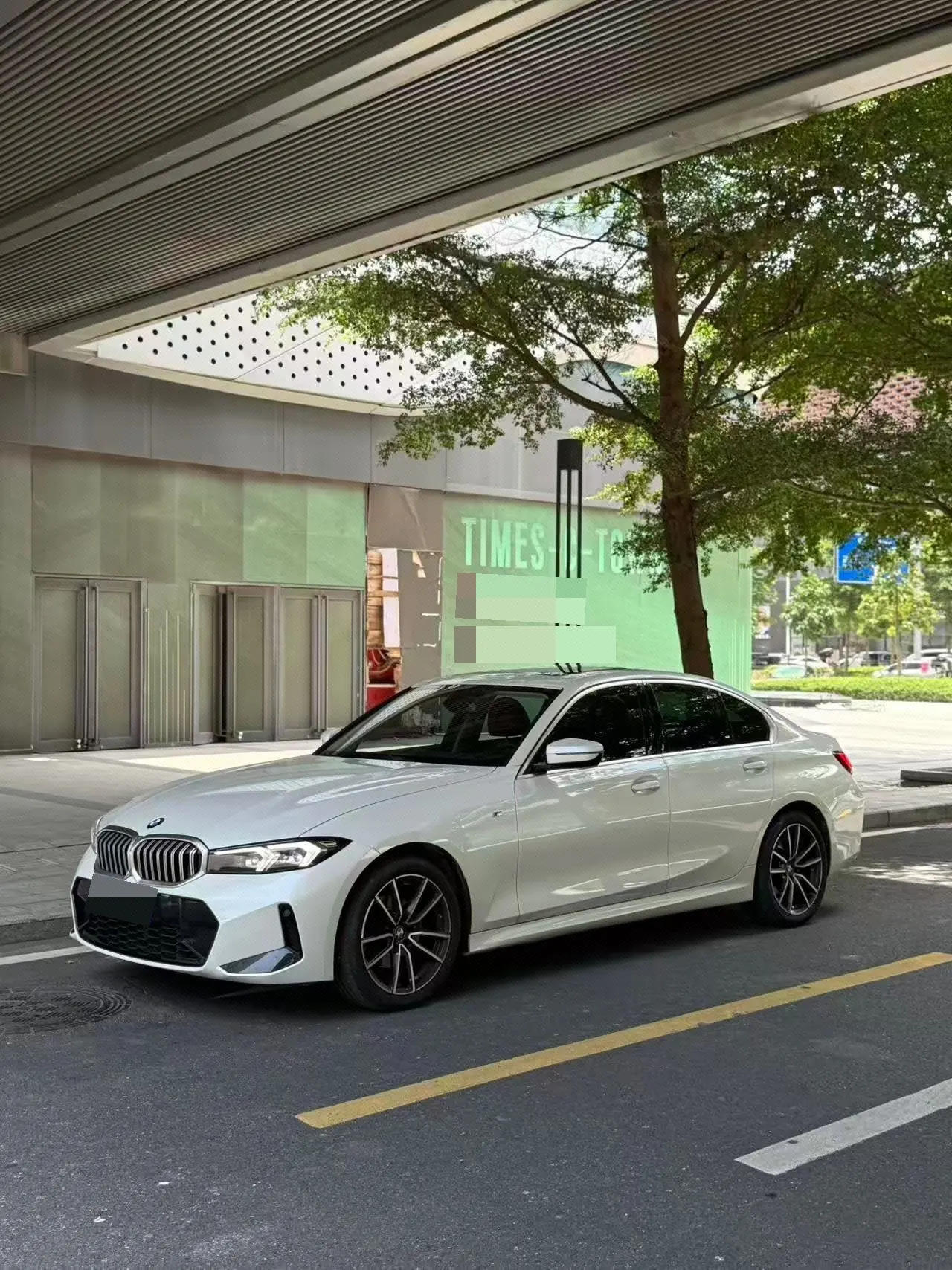 Open image lightbox: BMW 3 Series 2024 320i 2.0T M Sports Suit Automatic Gear