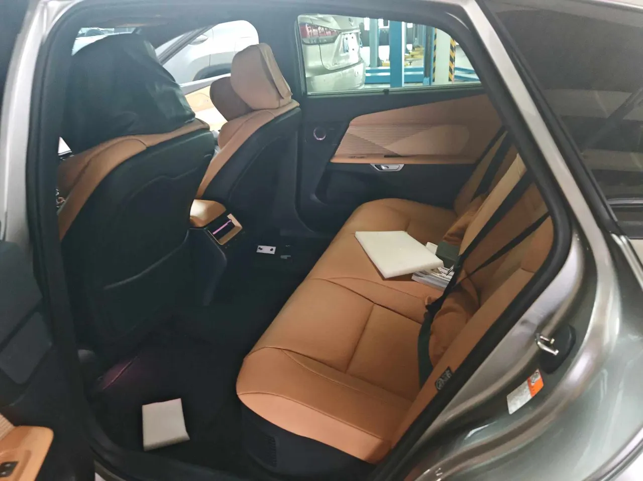 Lexus ES (Imported) 2026 ES300h 2.0 Stepless Automatic Gear 3