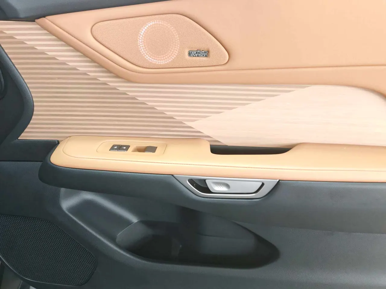 Lexus ES (Imported) 2026 ES300h 2.0 Stepless Automatic Gear 5