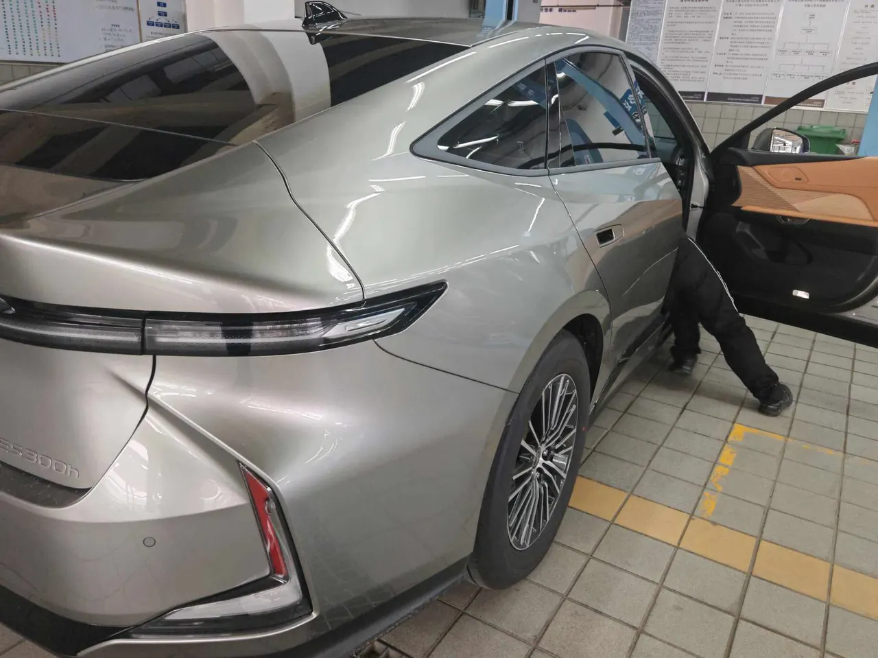 Lexus ES (Imported) 2026 ES300h 2.0 Stepless Automatic Gear 6