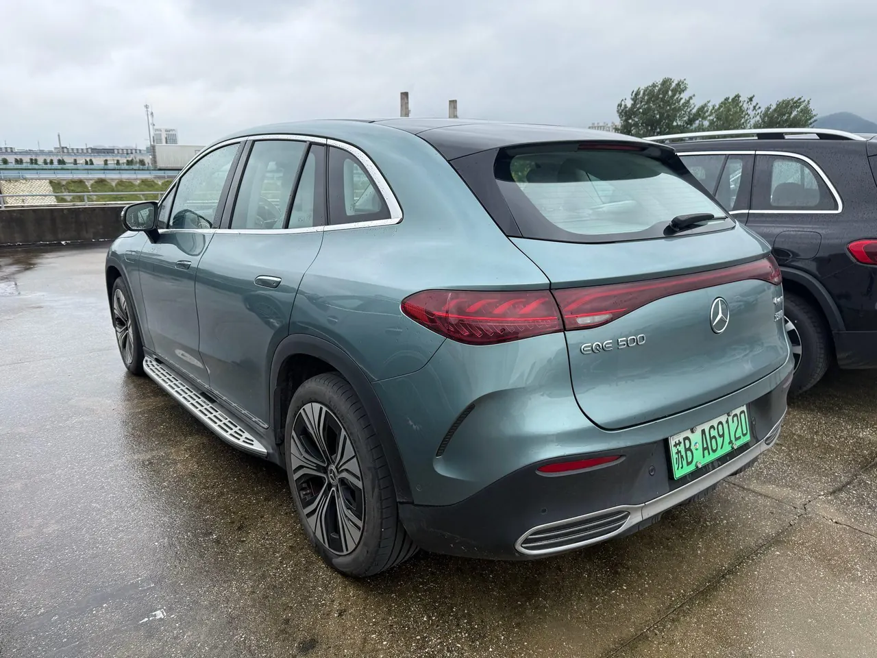Mercedes Benz 2024 EQE SUV 500 4MATIC EQE SUV 500 4MATIC Deluxe Edition Automatic 3