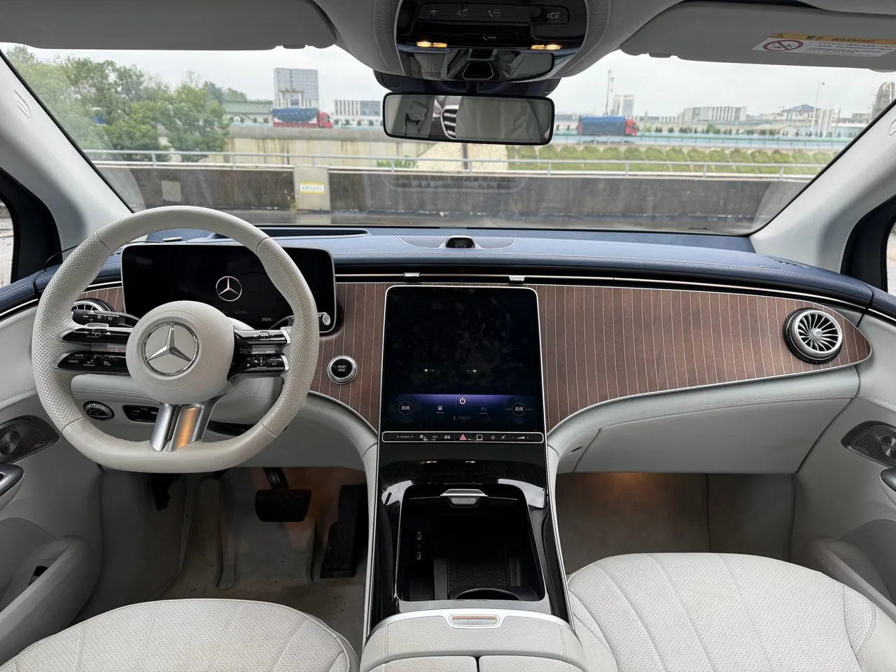 Mercedes Benz 2024 EQE SUV 500 4MATIC EQE SUV 500 4MATIC Deluxe Edition Automatic 8