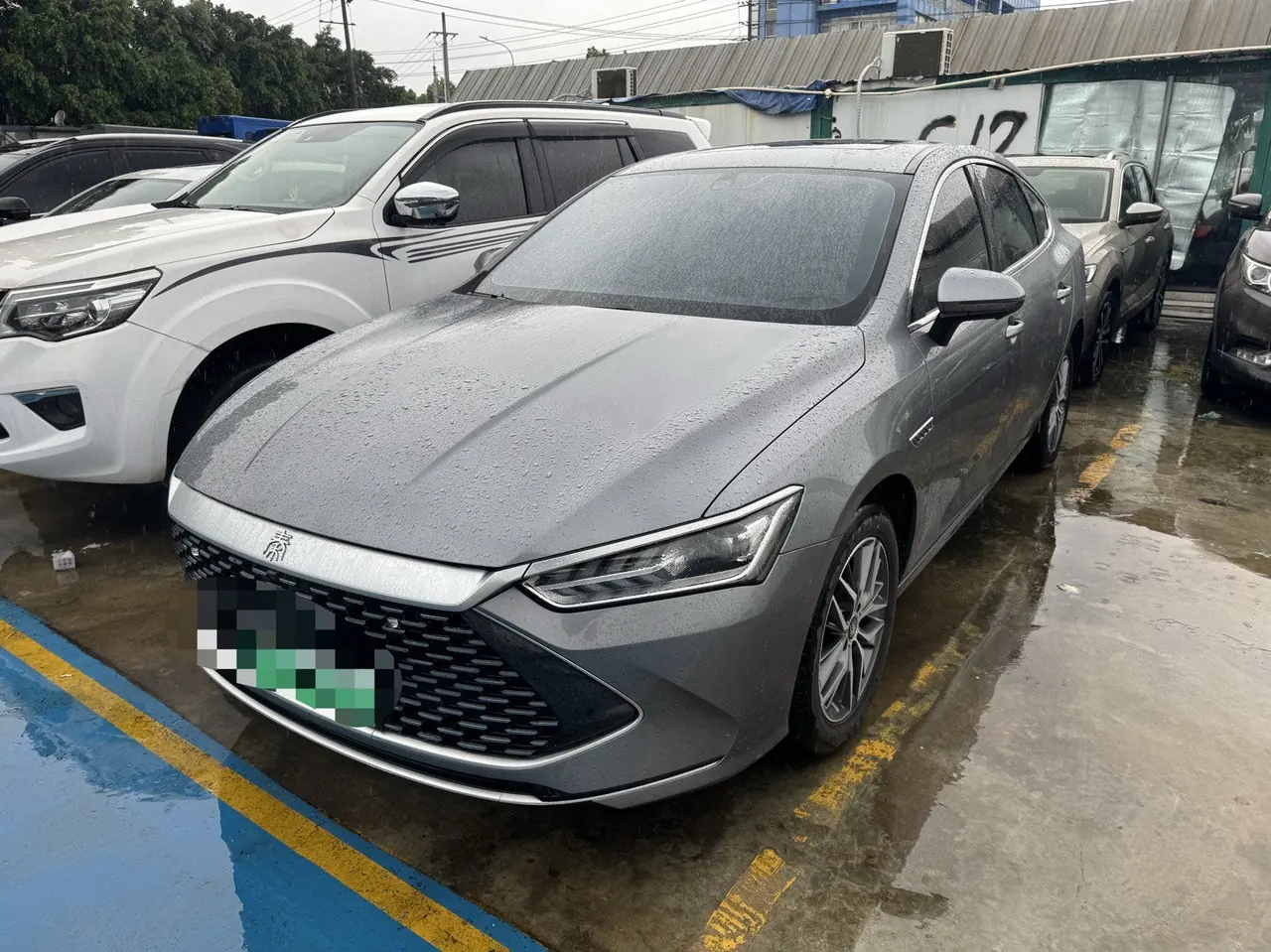 打开图片灯箱:BYD 2023 Qin PLUS DM-i 1.5 stepless champion version Exceed 120KM automatic gear