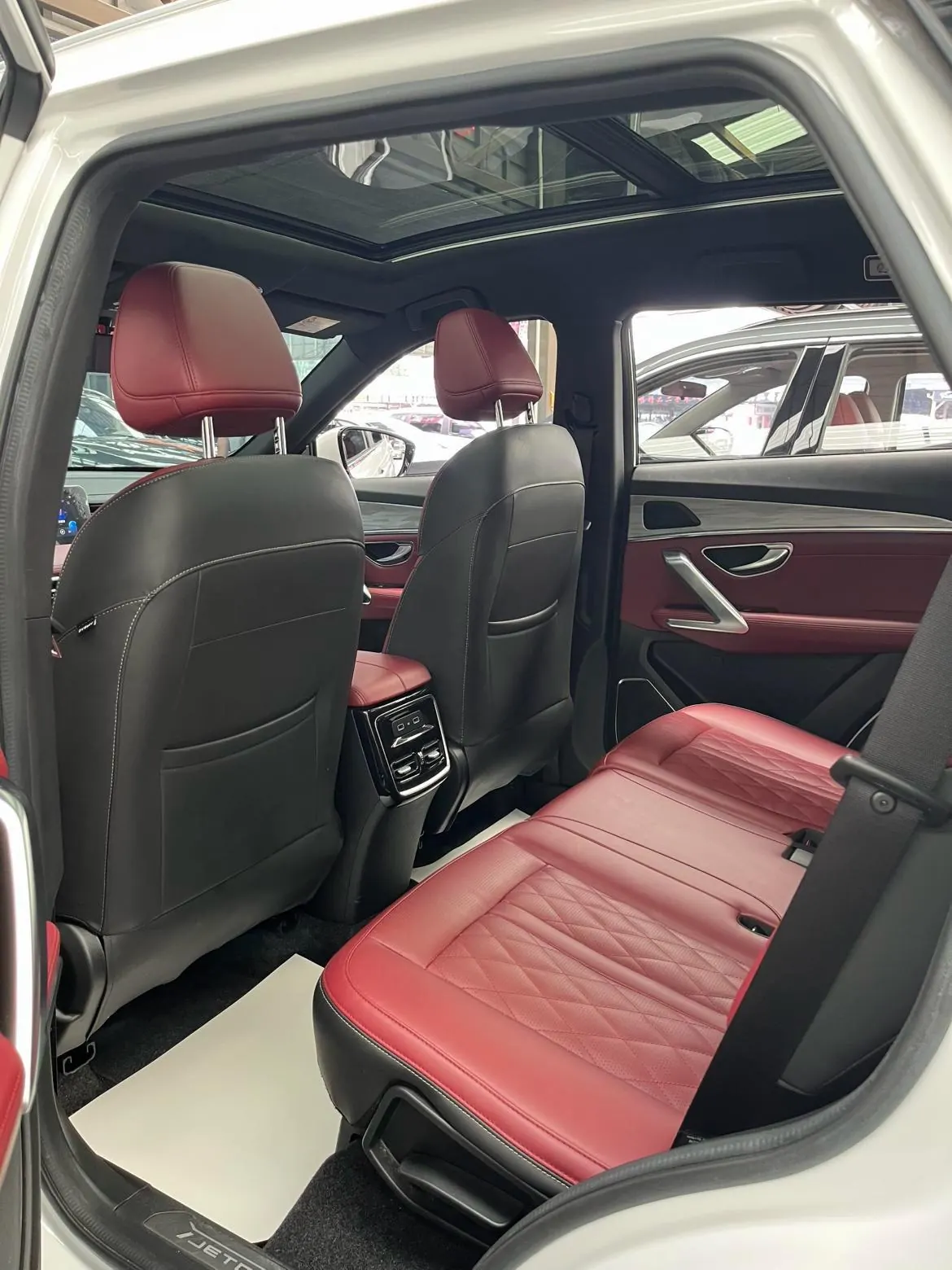 Jetour 2023 X70 PLUS 1.5T Brave PLUS7 Automatic Gear 6