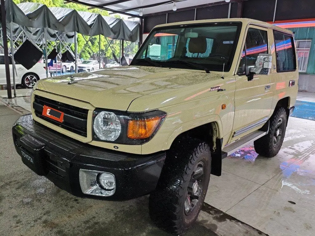Open image lightbox: Toyota Land Cruiser (Imported) 2020 Land Cruiser 4.0 Middle East Manual
