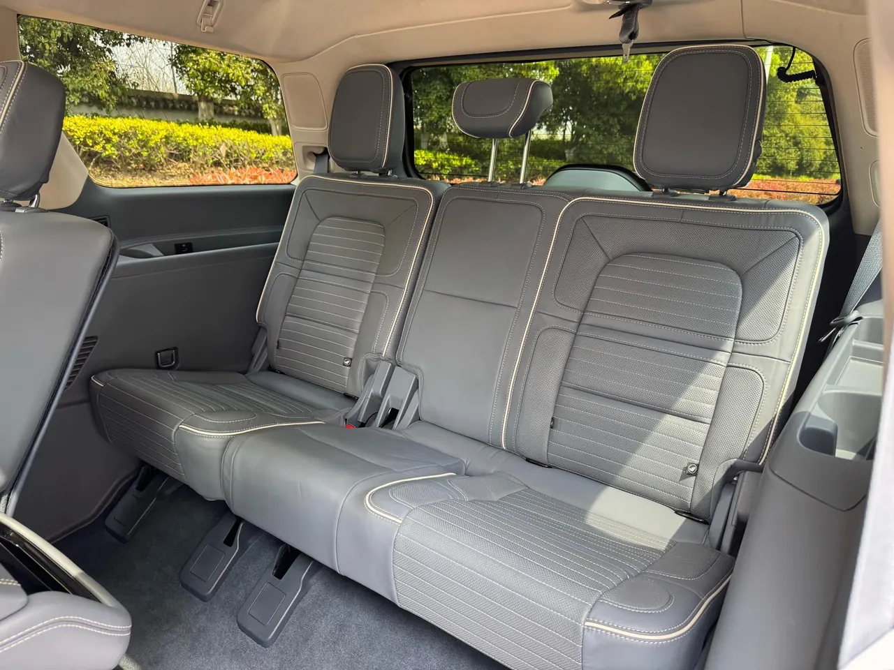 Lincoln Navigator (Imported) 2020 Navigator 3.5T Presidential Series Automatic Gear 17