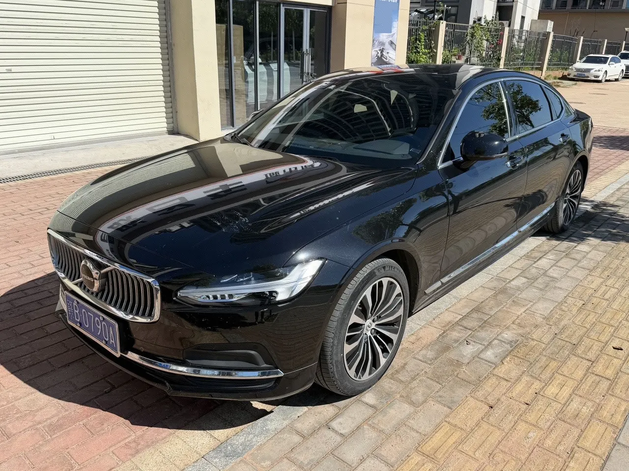 Open image lightbox: Volvo 2023 S90 48V 2.0T B5 Zhiyi Deluxe Edition Automatic Gear