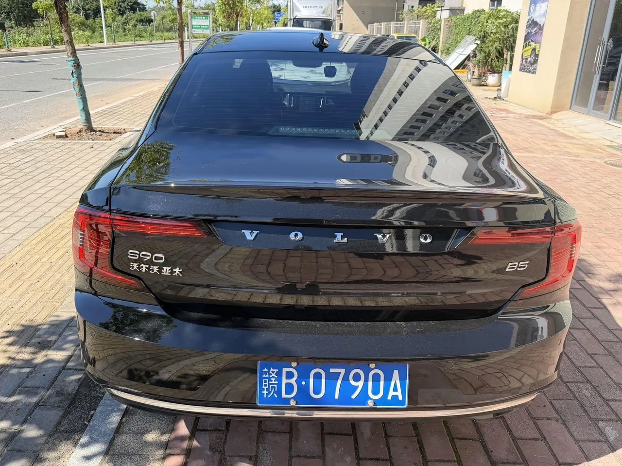 Volvo 2023 S90 48V 2.0T B5 Zhiyi Deluxe Edition Automatic Gear 5