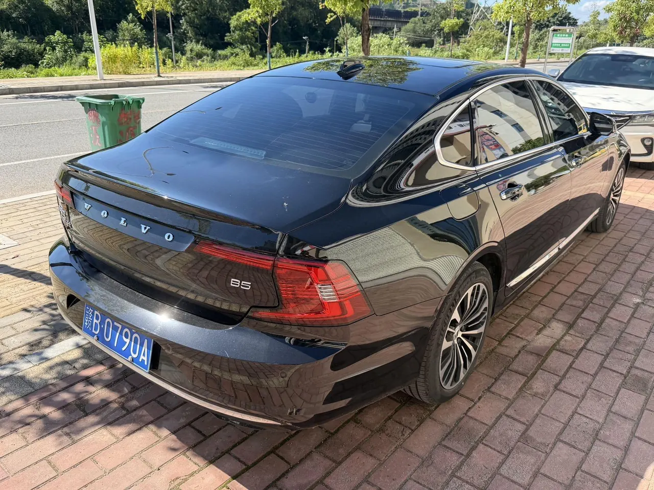 Volvo 2023 S90 48V 2.0T B5 Zhiyi Deluxe Edition Automatic Gear 6