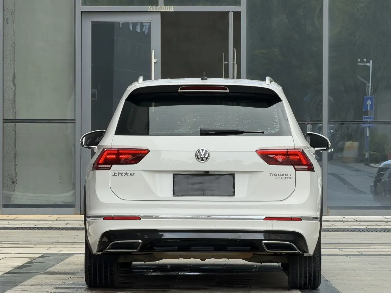 Volkswagen 2020 Tiguan L R-Line 2.0TSI 330TSI Two-Drive Ultimate Automatic Gear 3