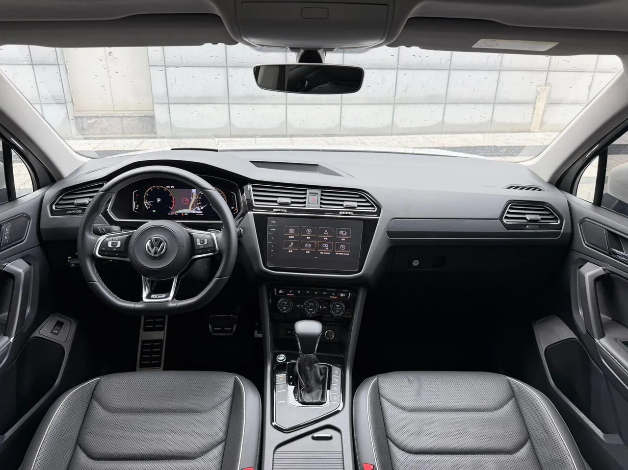 Volkswagen 2020 Tiguan L R-Line 2.0TSI 330TSI Two-Drive Ultimate Automatic Gear 5