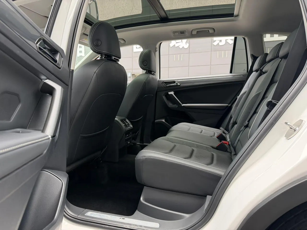 Volkswagen 2020 Tiguan L R-Line 2.0TSI 330TSI Two-Drive Ultimate Automatic Gear 7