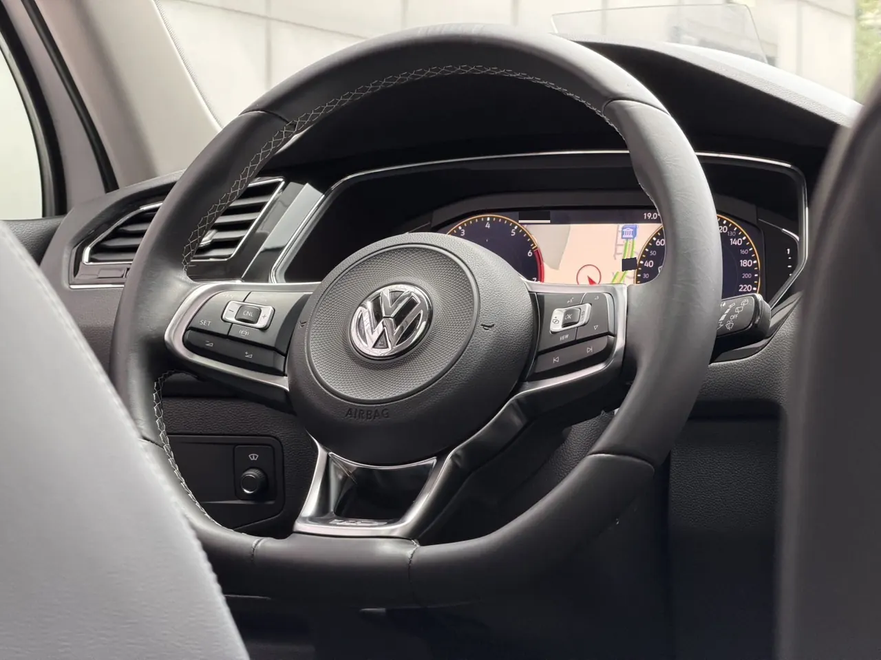 Volkswagen 2020 Tiguan L R-Line 2.0TSI 330TSI Two-Drive Ultimate Automatic Gear 9