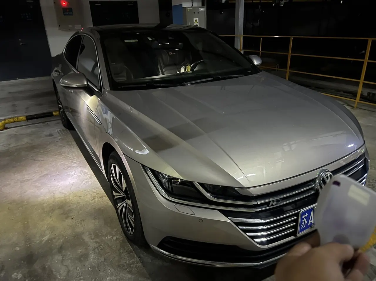 Volkswagen 2020 CC 2.0TSI 330TSI beauty version of automatic gear 3