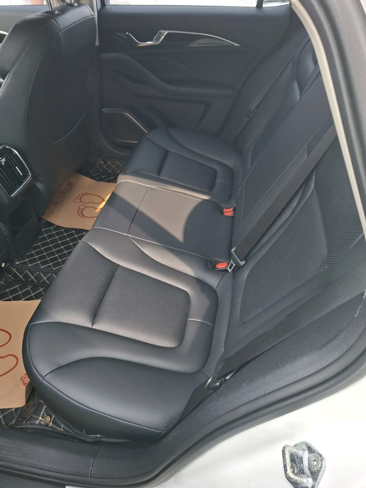 Bestune 2022 B70 1.5T Pleasant Automatic Gear 6
