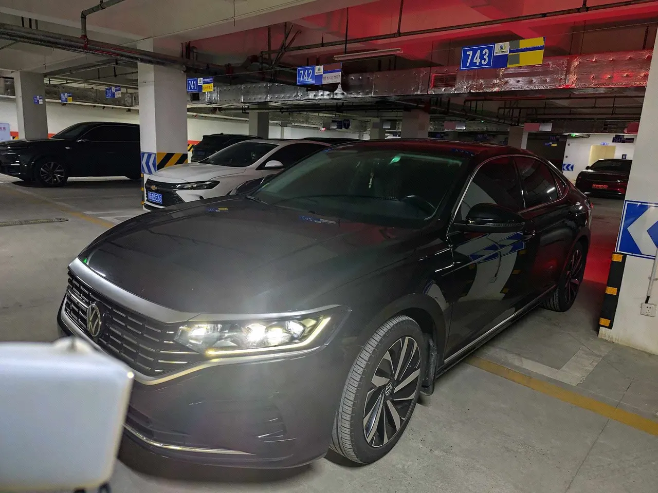 打开图片灯箱:Volkswagen 2023 Passat 2.0TSI 330TSI Elite Edition (Modified) Automatic Gear