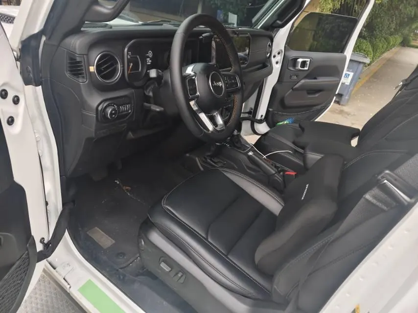 Jeep herdsman (imported) 2024 herdsman 2.0T Sahara four-door automatic gear 3