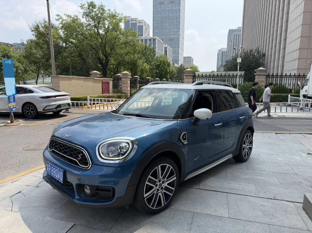 打开图片灯箱:MINI Countryman (Imported) 2020 Cooper S Countryman All 4 2.0T Polar Edition Automatic Gear