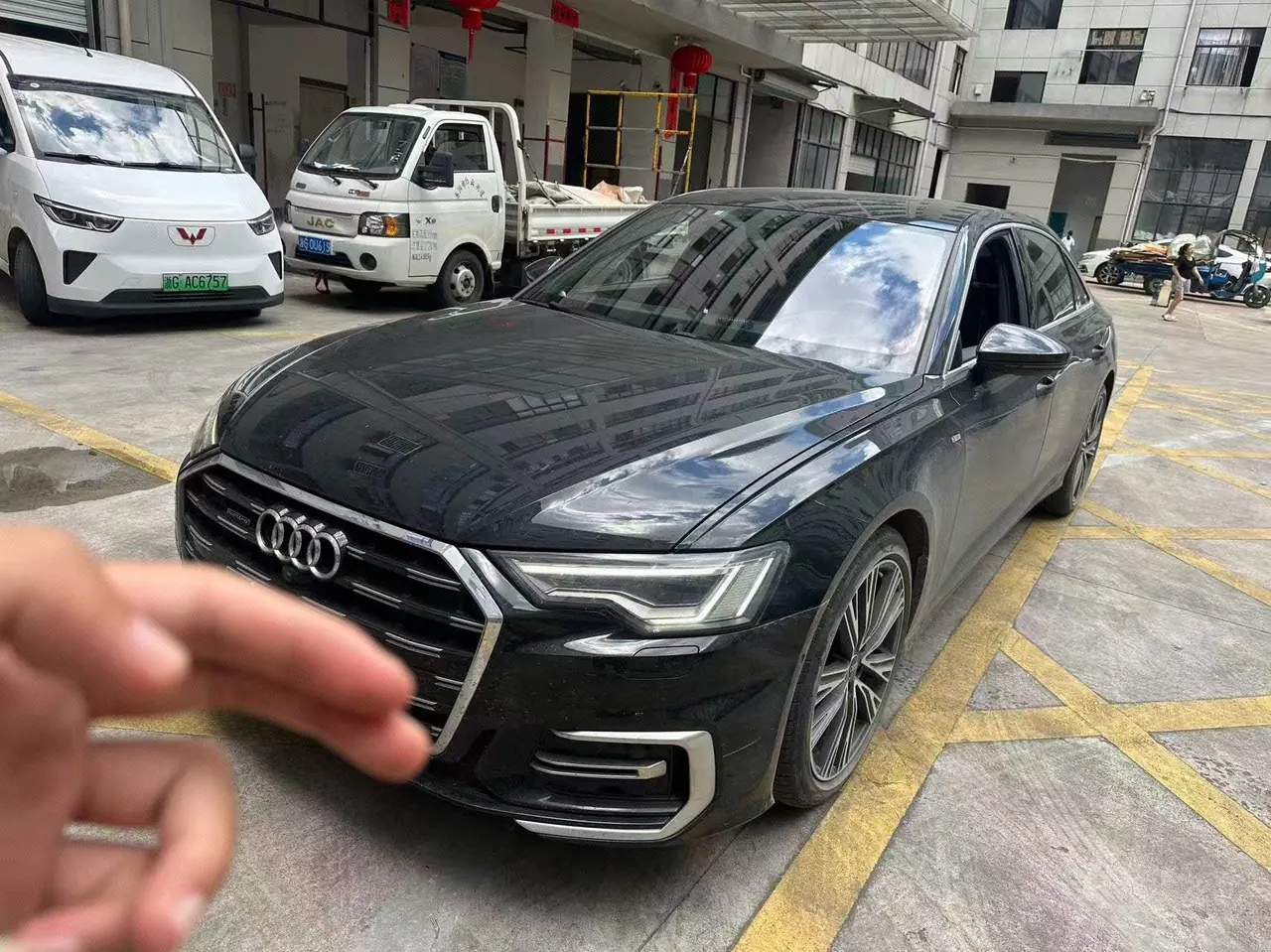 打开图片灯箱:Audi 2023 A6L 2.0TFSI 45TFSI Quattro Selected Dynamic (Modified) Automatic Gear