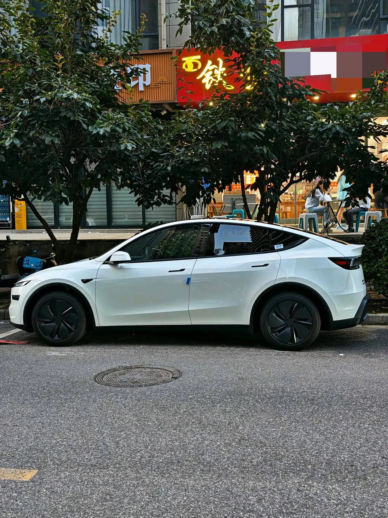 Tesla 2026 Model Y Rear-Wheel-Drive Automatic 2