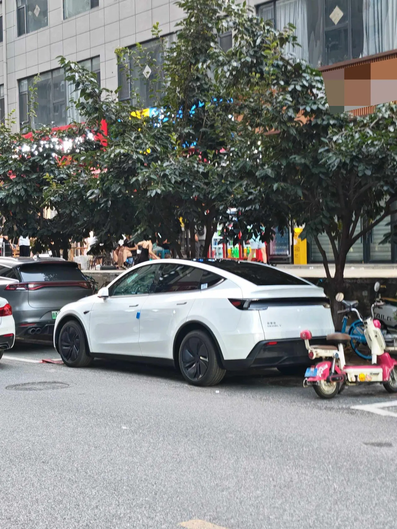 Tesla 2026 Model Y Rear-Wheel-Drive Automatic 4