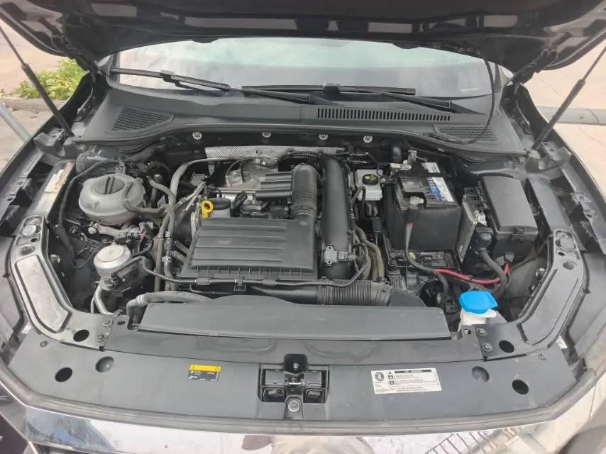 LanDian 2023 LanDian E5 1.5 stepless DE-i 100KM exclusive 7-seat automatic gear 7