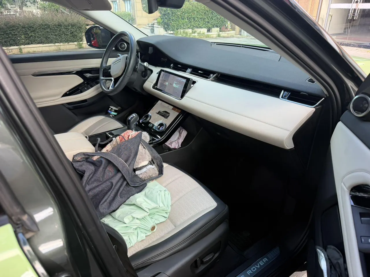 Land Rover 2021 Range Rover Aurora L 48V 2.0T 249PS R-Dynamic SE Deluxe Edition Automatic Gear 4