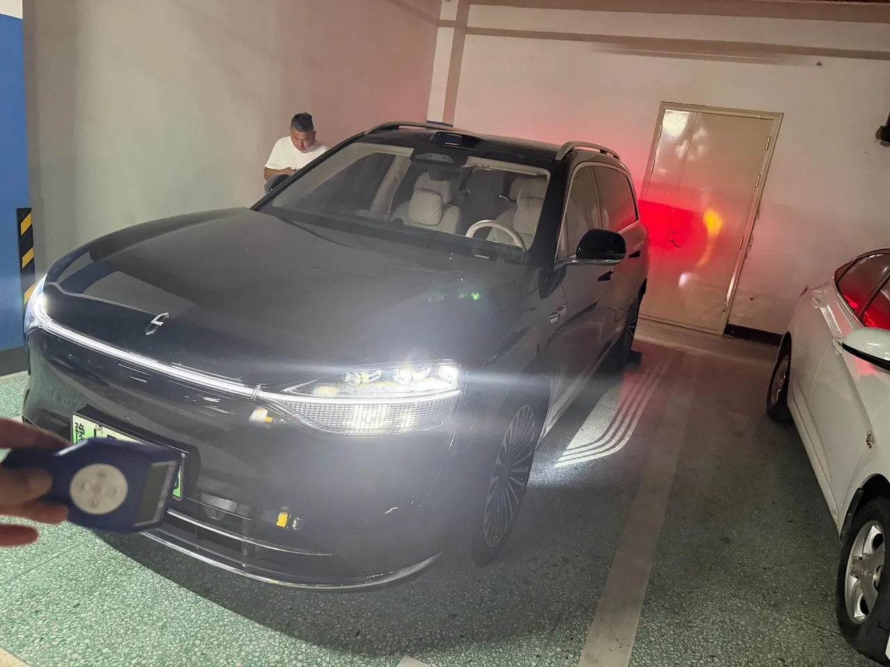 Open image lightbox: AITO 2024 AITO M9 extended range Ultra 42kWh automatic gear