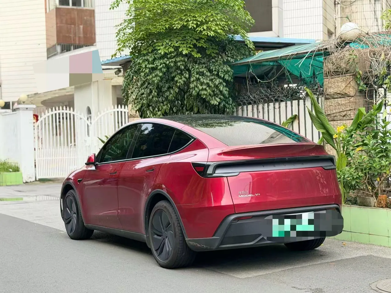 Tesla 2026 Model Y Long Range Rear-Wheel-Drive Automatic 4