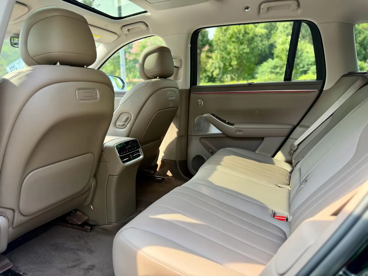 AITO 2026 AITO M7 extended range Ultra 4-wheel drive version 6 seats (192-line laser Radar) automatic gear 5