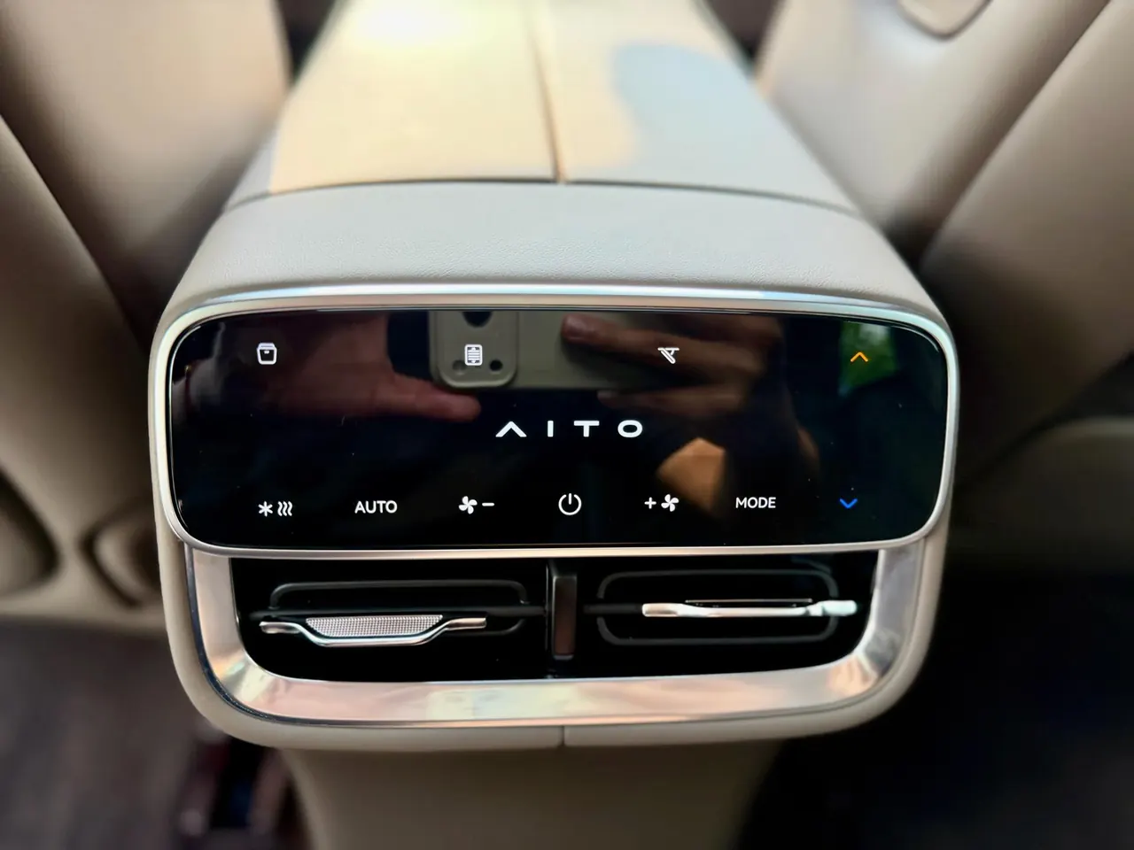 AITO 2026 AITO M7 extended range Ultra 4-wheel drive version 6 seats (192-line laser Radar) automatic gear 8