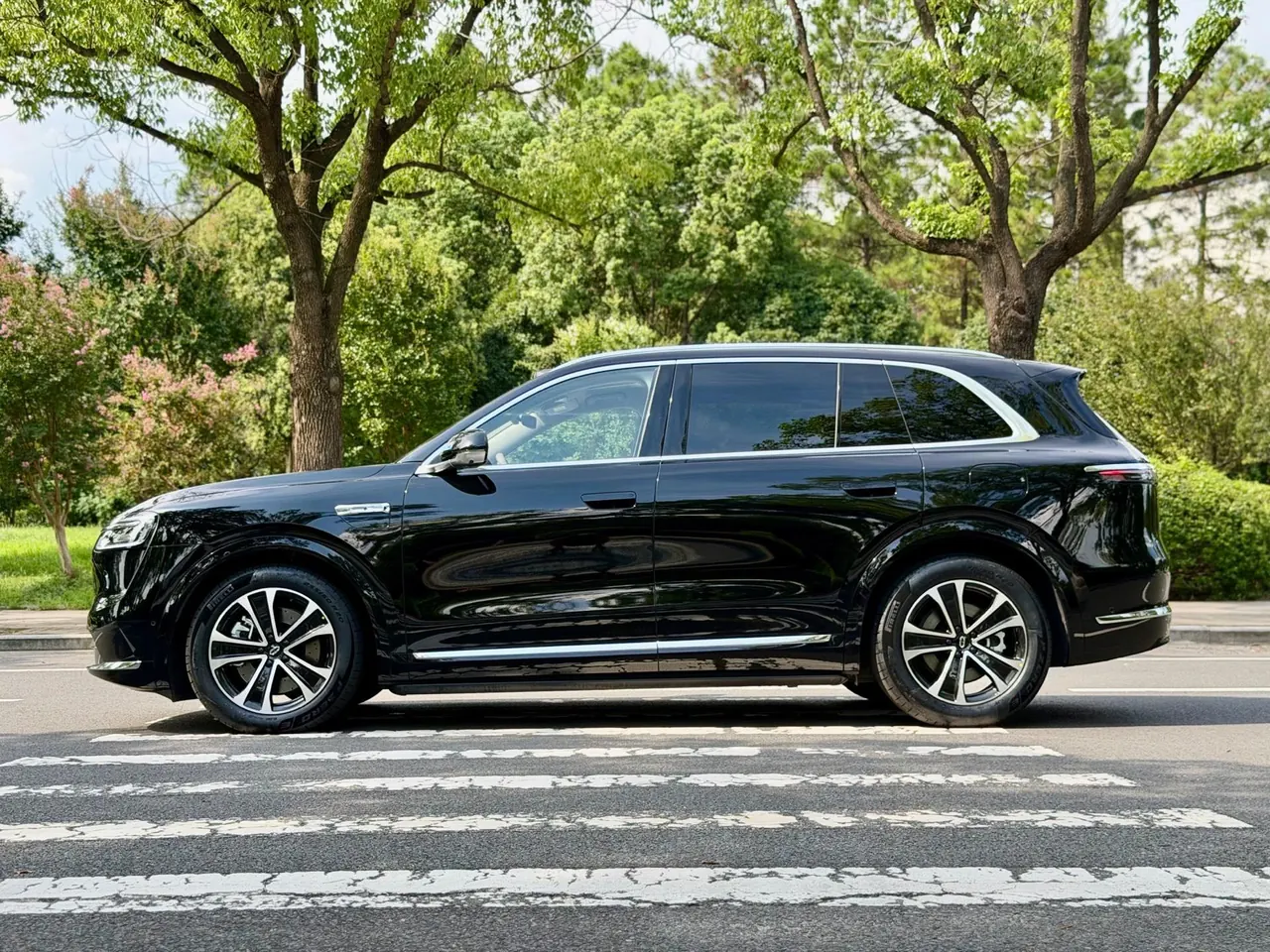 AITO 2026 AITO M7 extended range Ultra 4-wheel drive version 6 seats (192-line laser Radar) automatic gear 9