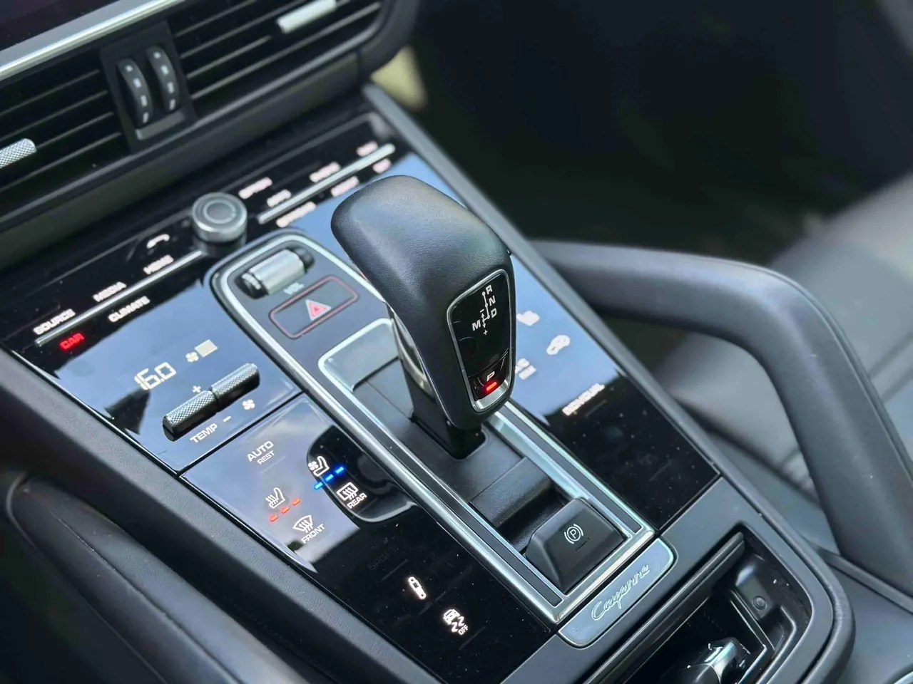 Porsche Cayenne New Energy (Imported) 2022 Cayenne Oil and Electric Hybrid 2.0T Platinum Automatic Gear 7