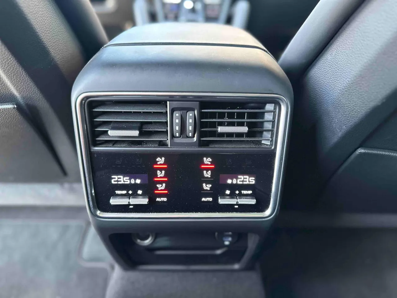 Porsche Cayenne New Energy (Imported) 2022 Cayenne Oil and Electric Hybrid 2.0T Platinum Automatic Gear 8