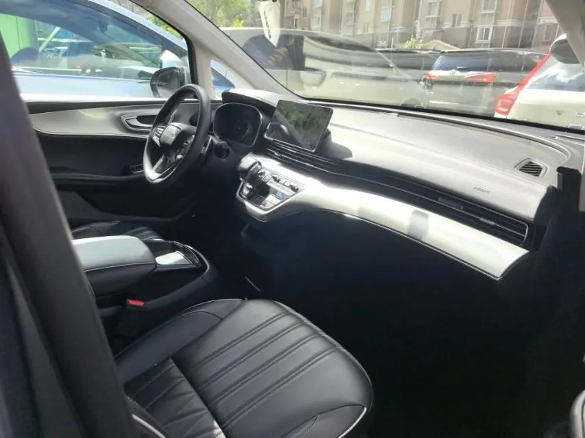 Roewe 2022 iMAX8 2.0TGI 400TGI Happy Gathering Edition Automatic Gear 2