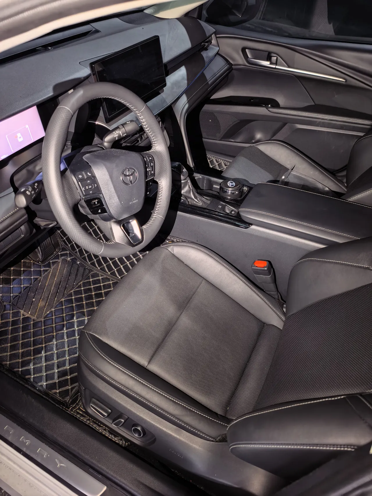 Toyota 2024 Camry Dual Engine 2.0HGVP Stepless Deluxe Automatic Gear 3