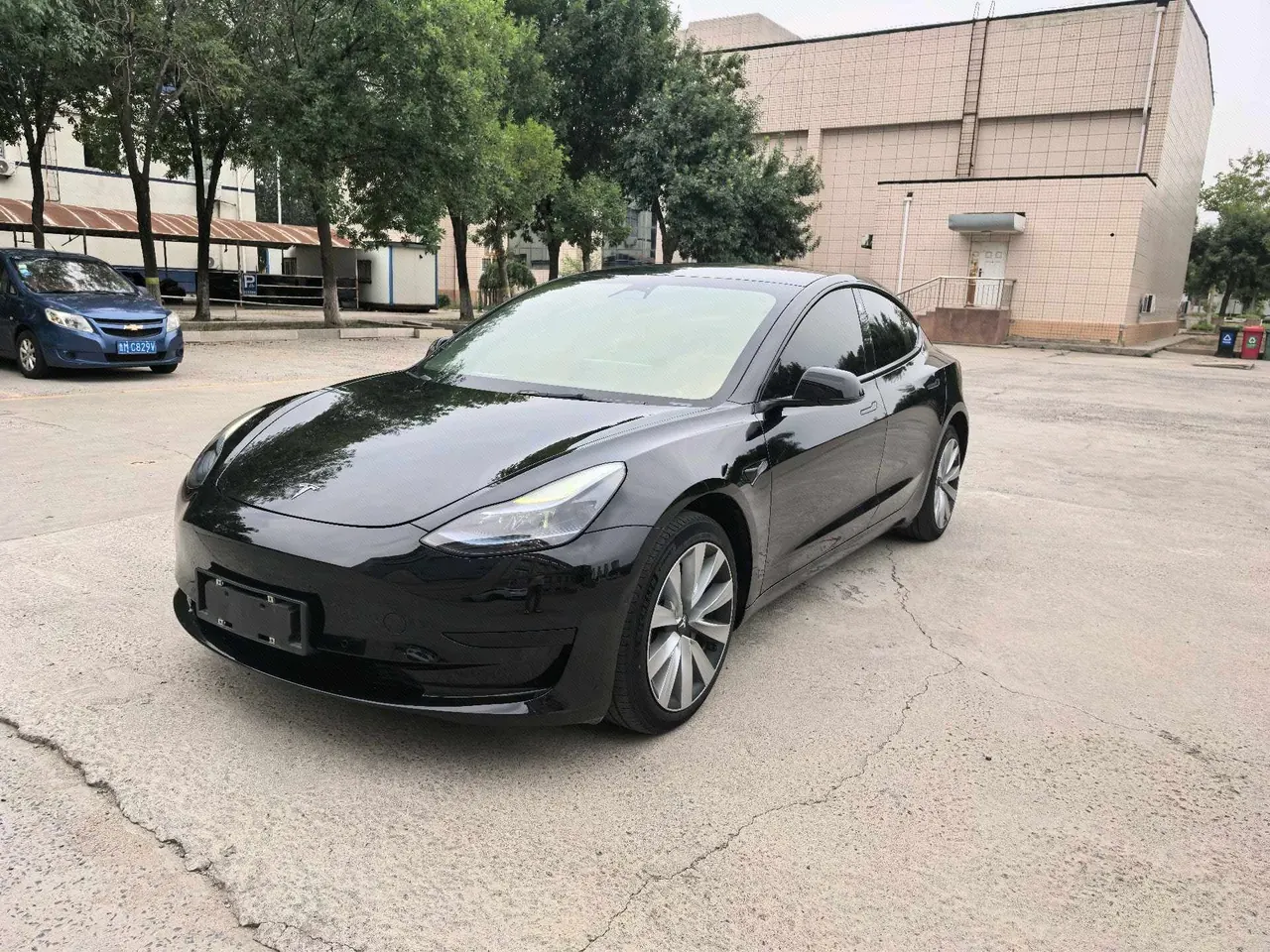 Open image lightbox: Tesla 2022 Model 3 rear-wheel drive version of automatic transmission
