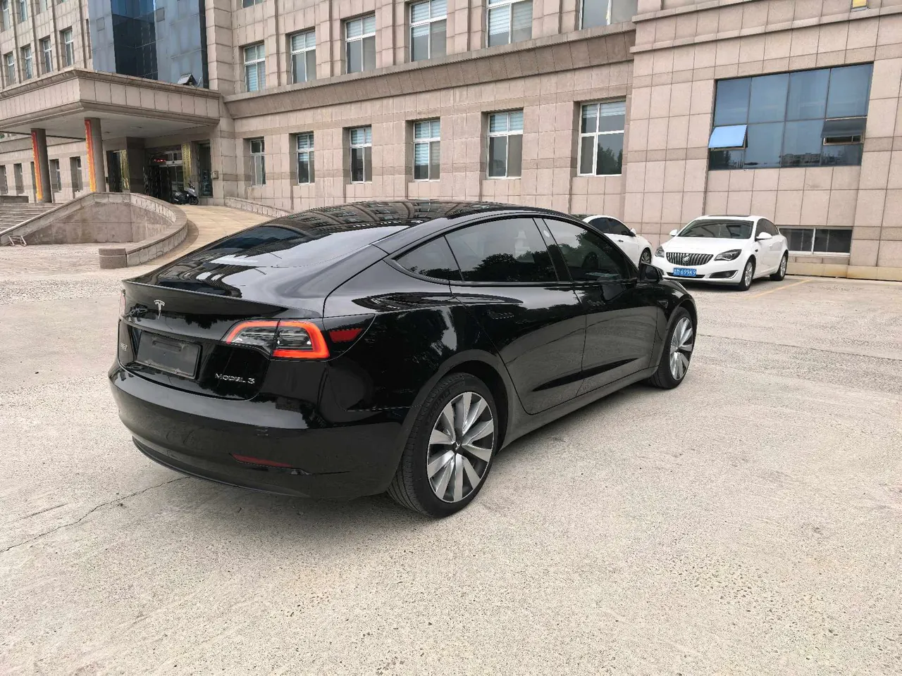Tesla 2022 Model 3 rear-wheel drive version of automatic transmission 4