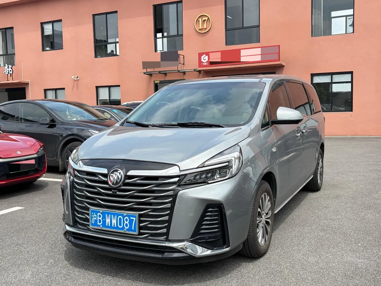 打开图片灯箱:Buick 2023 GL8 Land Business Class 48V 2.0T 652T Luxury Automatic Gear